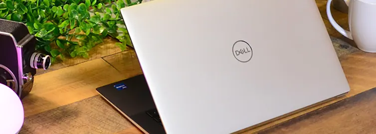 Ordinateur portable Dell sur un bureau
